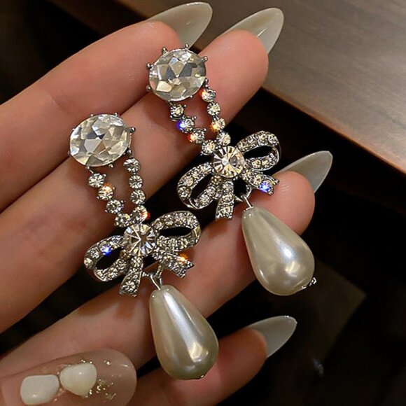 Pearl and Rhinestone Bowknot Design Drop - Picture 1 of 5